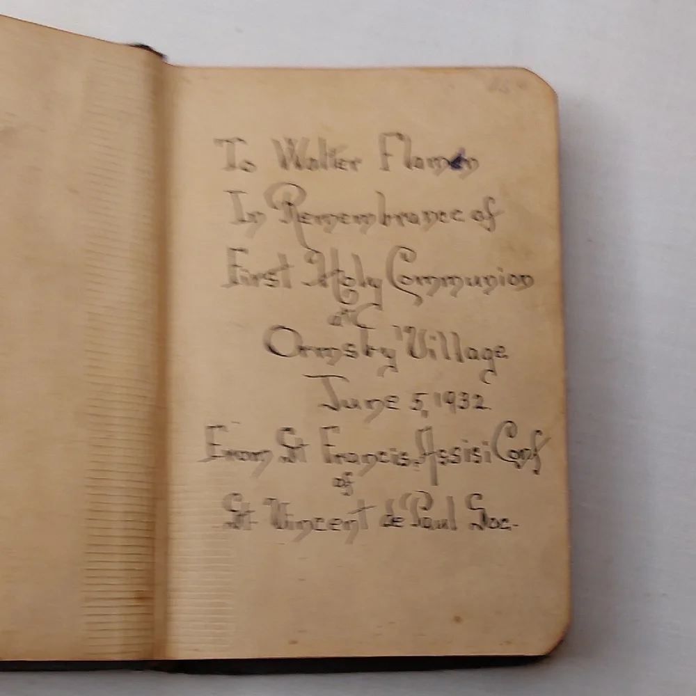 The Little Key of Heaven Prayer Book - Picture 5 of 8